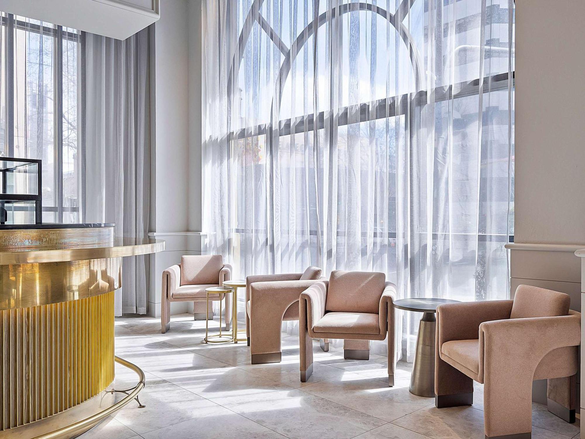 더 플레이포드 애들레이드- M 갤러리 외부 사진 The lounge at the 100 East 53rd Street location